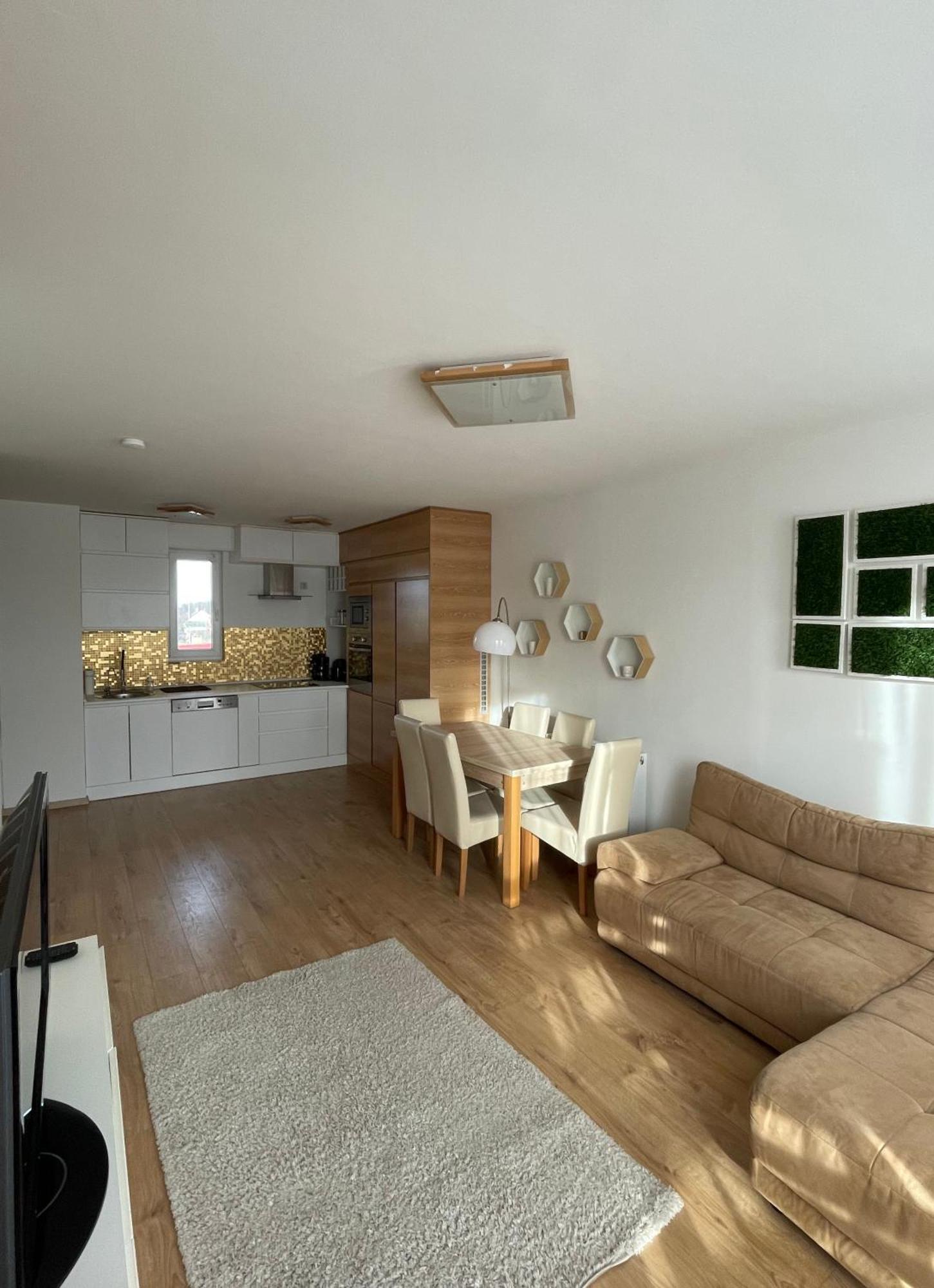 Sarlo Apartman ديبريتْسين المظهر الخارجي الصورة