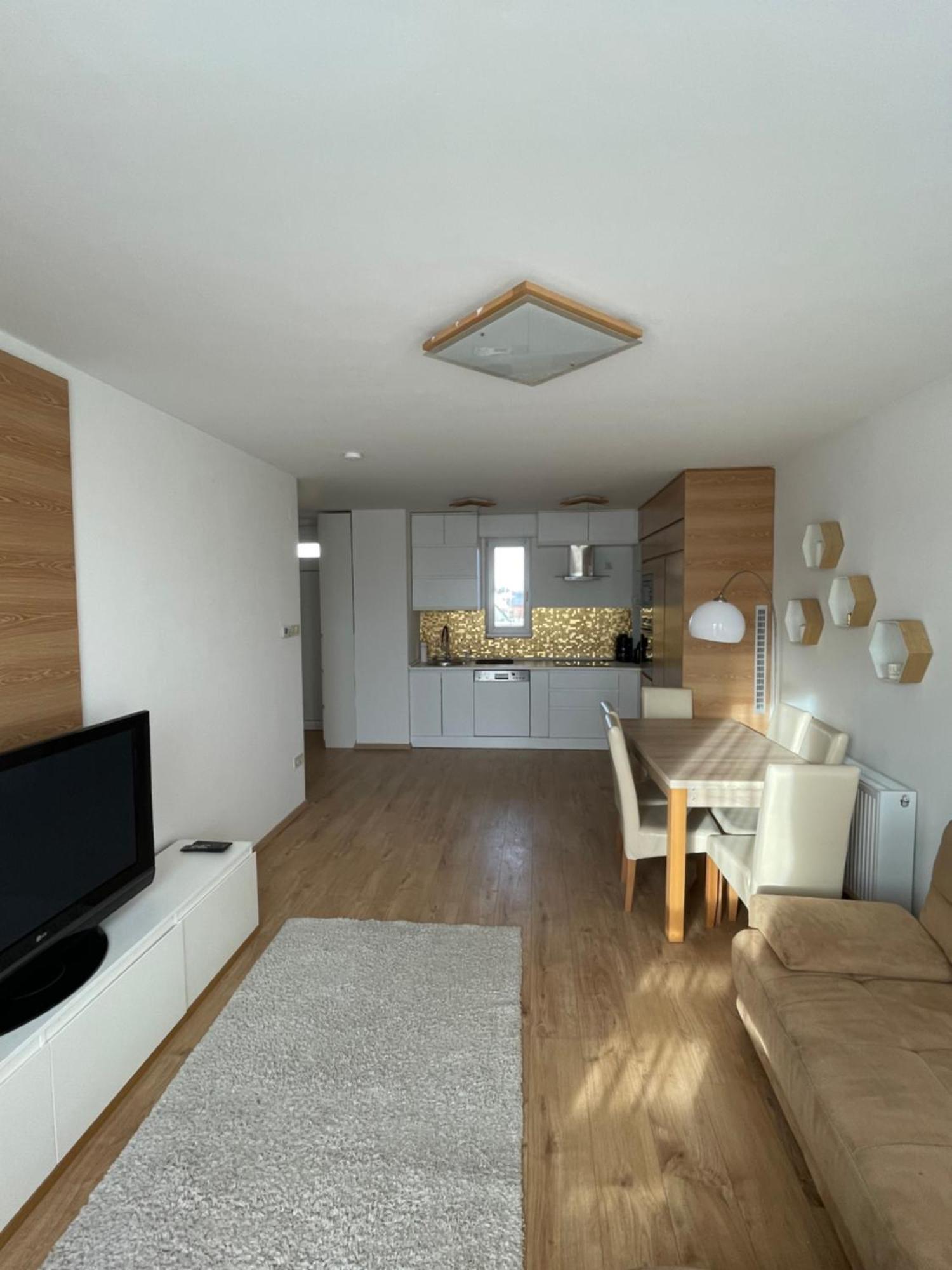 Sarlo Apartman ديبريتْسين المظهر الخارجي الصورة